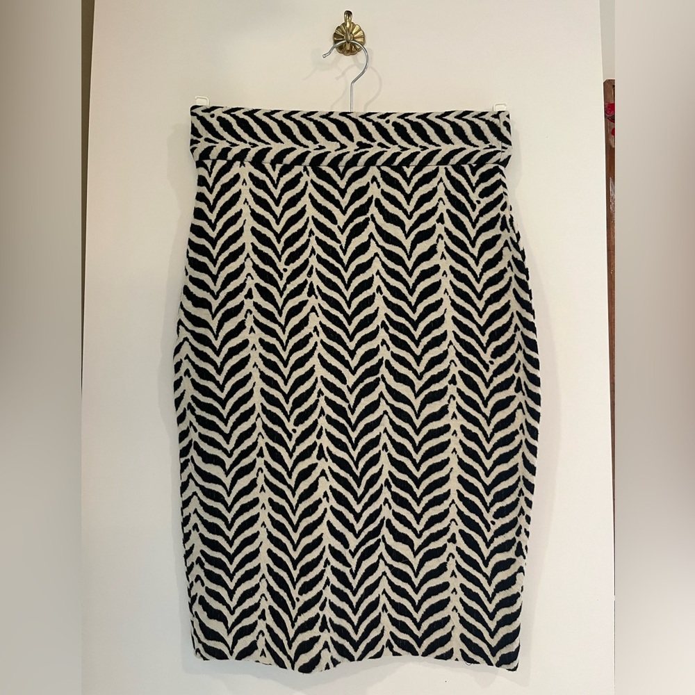 Diane von Furstenberg Pencil Skirt zebra print Size XS EUC